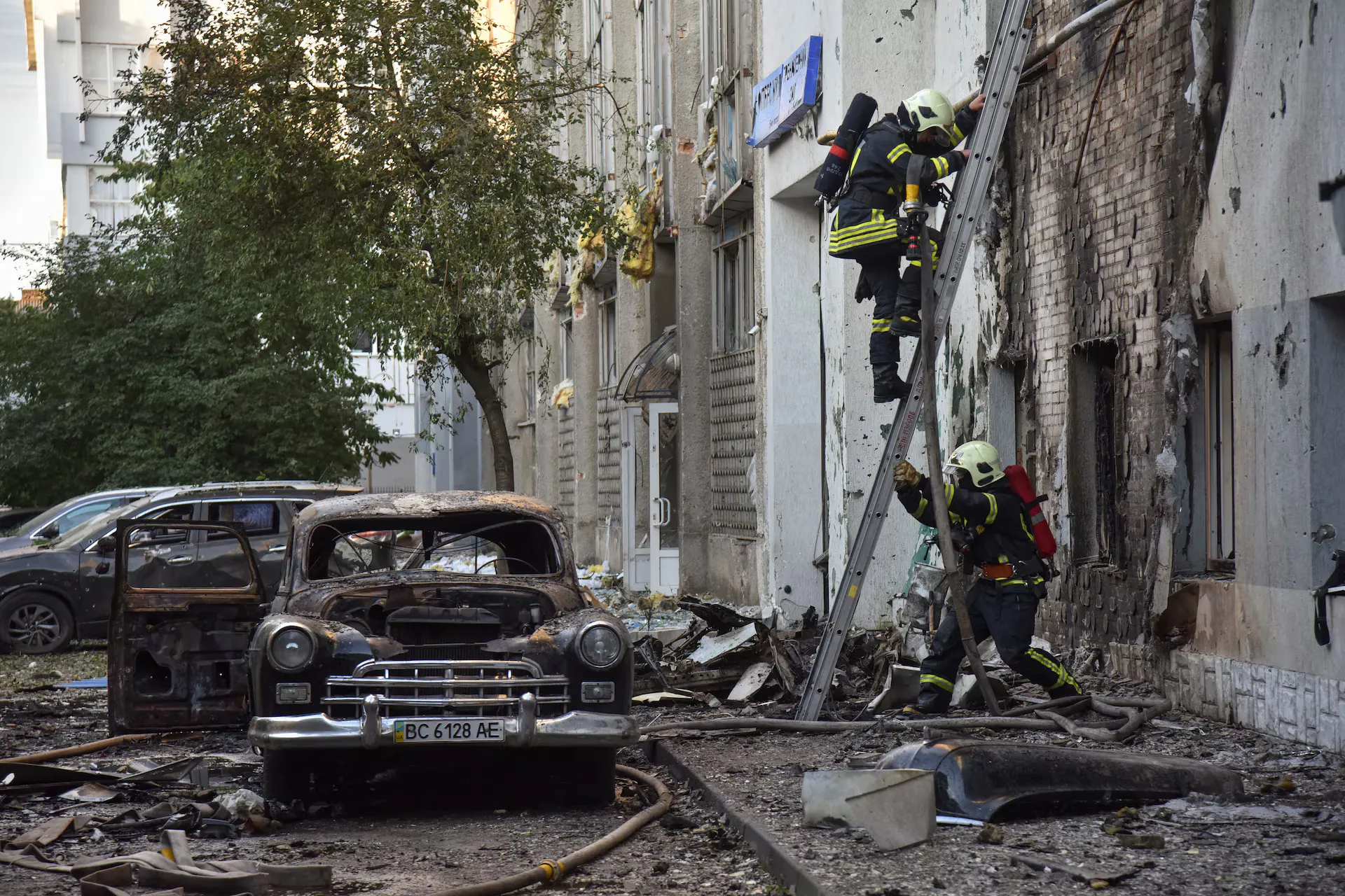 Масована атака РФ дронами та ракетами: загинули двоє людей, десятки поранених